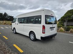 Photo of the vehicle Toyota HiAce