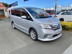 Photo of the vehicle Nissan Serena