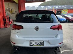 Photo of the vehicle Volkswagen Golf