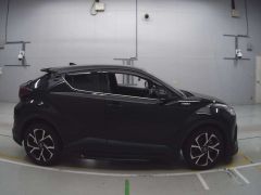 Photo of the vehicle Toyota C-HR