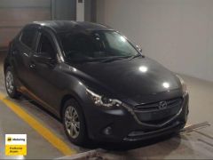 Photo of the vehicle Mazda Demio