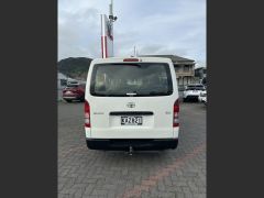 Photo of the vehicle Toyota HiAce