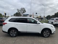 Photo of the vehicle Mitsubishi Outlander