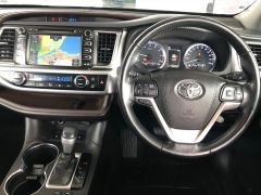 Photo of the vehicle Toyota Highlander