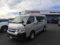 Photo of the vehicle Toyota HiAce