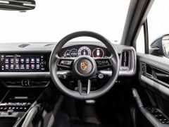 Photo of the vehicle Porsche Cayenne