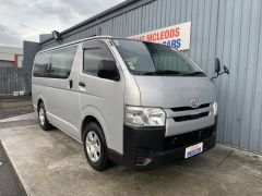 Photo of the vehicle Toyota HiAce