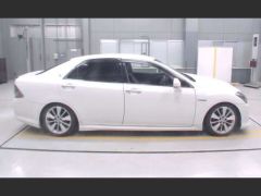 Photo of the vehicle Toyota Crown