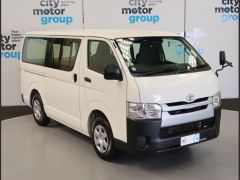 Photo of the vehicle Toyota HiAce