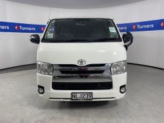 Photo of the vehicle Toyota HiAce