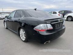 Photo of the vehicle Toyota Crown