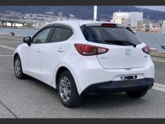 Photo of the vehicle Mazda Demio