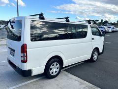 Photo of the vehicle Toyota HiAce