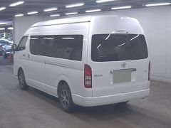 Photo of the vehicle Toyota HiAce