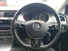 Photo of the vehicle Volkswagen Golf