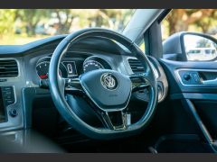 Photo of the vehicle Volkswagen Golf