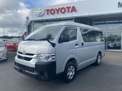 Photo of the vehicle Toyota HiAce