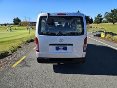 Photo of the vehicle Toyota HiAce