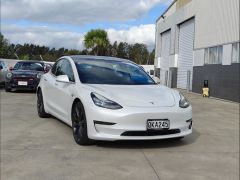 Photo of the vehicle Tesla Model 3