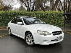 Photo of the vehicle Subaru Legacy