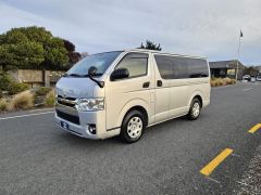 Photo of the vehicle Toyota HiAce