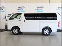 Photo of the vehicle Toyota HiAce