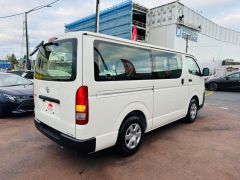 Photo of the vehicle Toyota HiAce