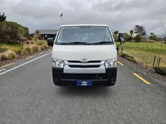 Photo of the vehicle Toyota HiAce