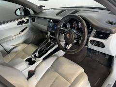 Photo of the vehicle Porsche Macan