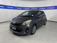 Photo of the vehicle Toyota Vitz