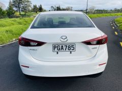 Photo of the vehicle Mazda Axela