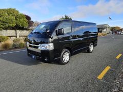 Photo of the vehicle Toyota HiAce