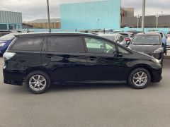 Photo of the vehicle Toyota Wish