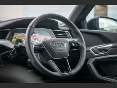 Photo of the vehicle Audi e-tron