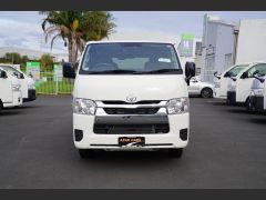 Photo of the vehicle Toyota HiAce