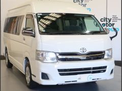 Photo of the vehicle Toyota HiAce