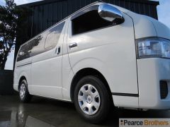 Photo of the vehicle Toyota HiAce