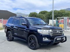 Photo of the vehicle Toyota Land Cruiser