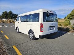 Photo of the vehicle Toyota HiAce