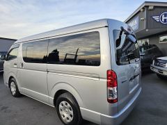 Photo of the vehicle Toyota HiAce