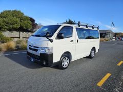 Photo of the vehicle Toyota HiAce