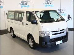 Photo of the vehicle Toyota HiAce