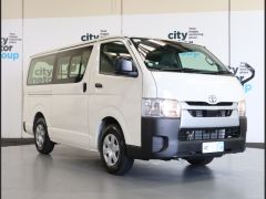 Photo of the vehicle Toyota HiAce