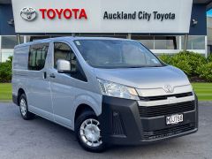 Photo of the vehicle Toyota HiAce