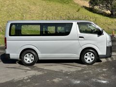 Photo of the vehicle Toyota HiAce