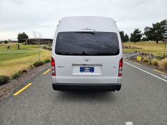 Photo of the vehicle Toyota HiAce