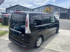 Photo of the vehicle Nissan Serena