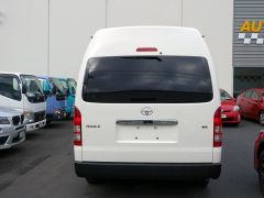 Photo of the vehicle Toyota HiAce