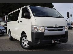 Photo of the vehicle Toyota HiAce