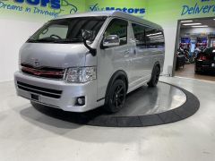 Photo of the vehicle Toyota HiAce